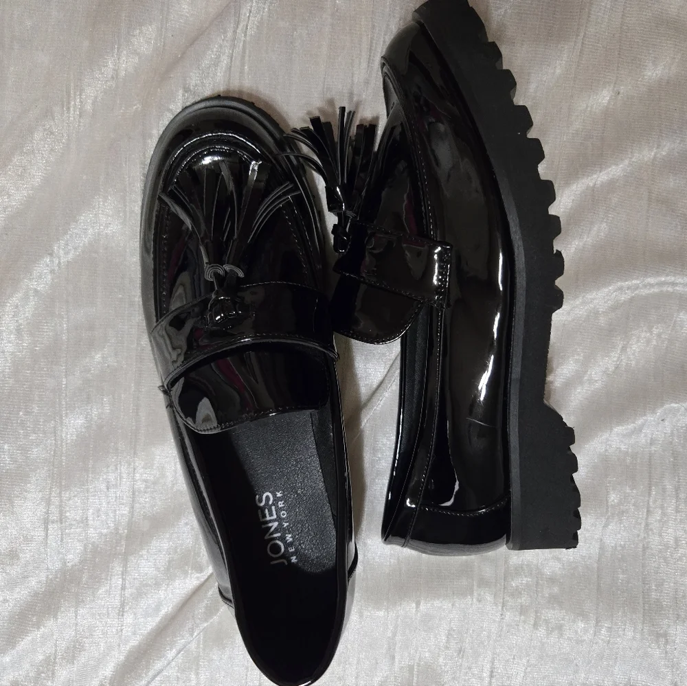 Jones New York Black Patent Tassel Lug Loafers Size 8 NWOB.